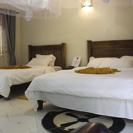 Montane Safaris Hotel Fort Portal Eksteriør billede