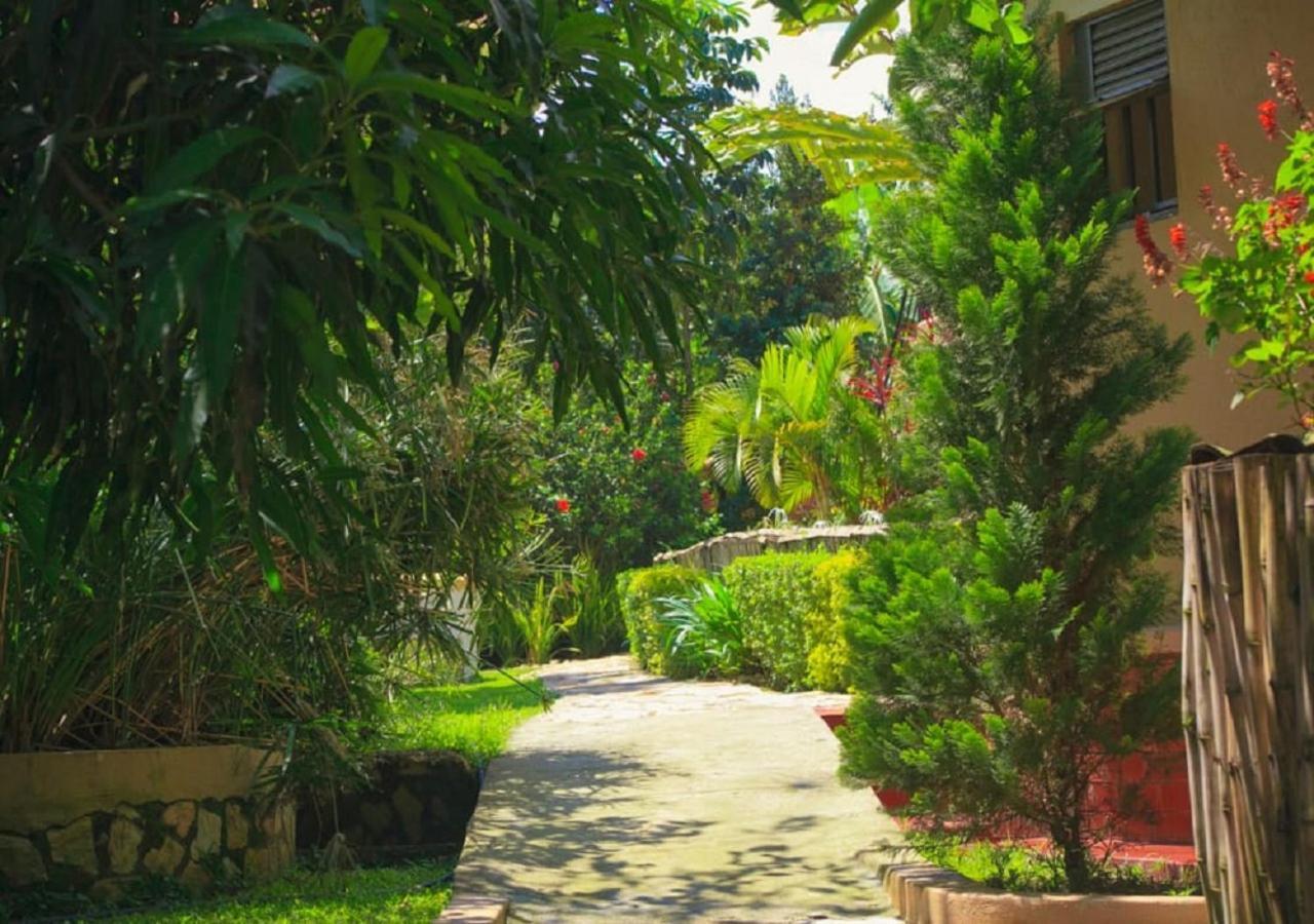 Montane Safaris Hotel Fort Portal Eksteriør billede